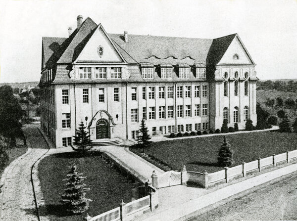 Bild vergr��ern: 1916 Lyzeum, Au�enansicht