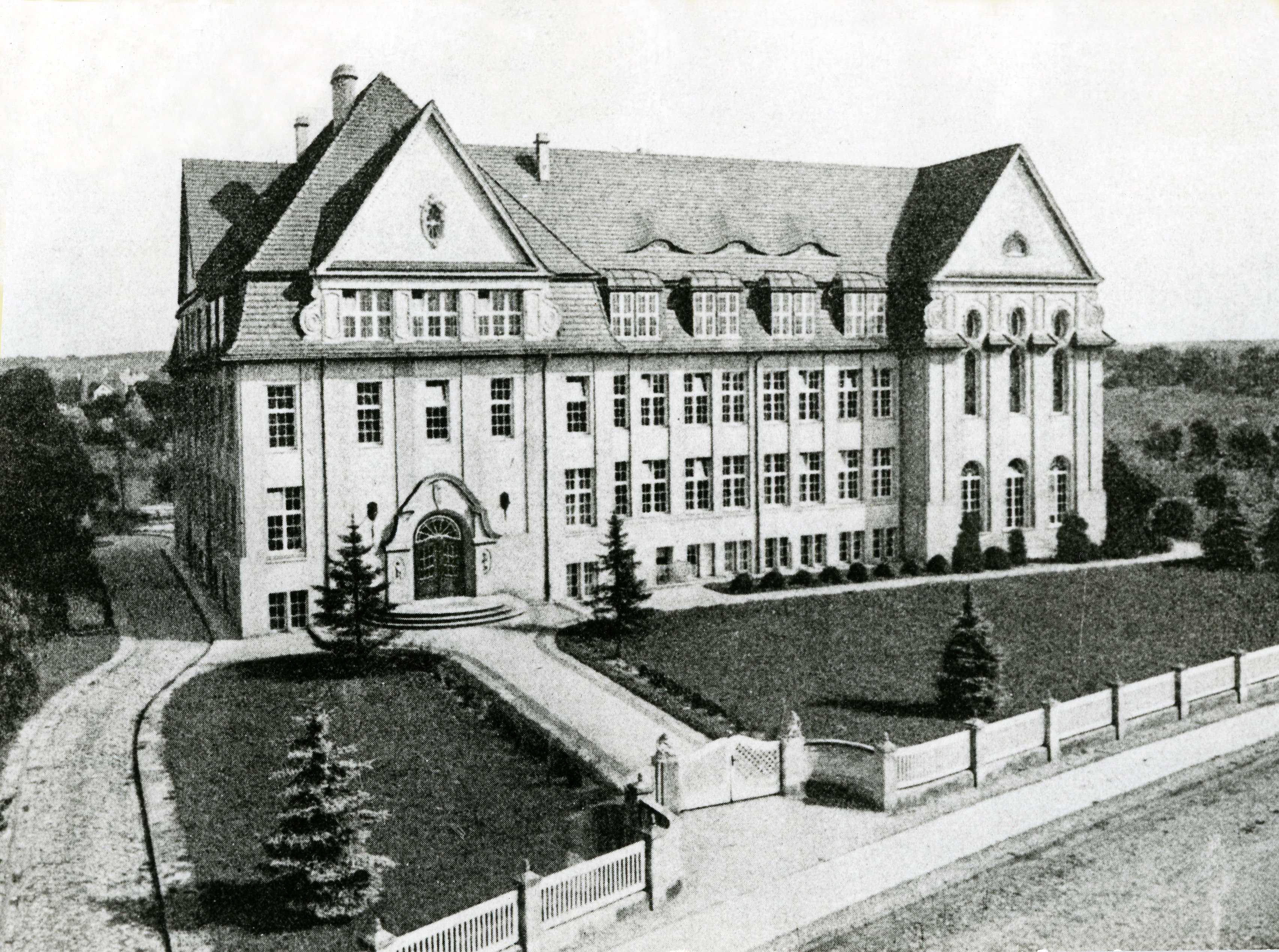 1916 Lyzeum, Au&szlig;enansicht