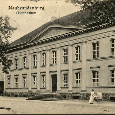 1911 Gymnasium (Schulstra&szlig;e) 